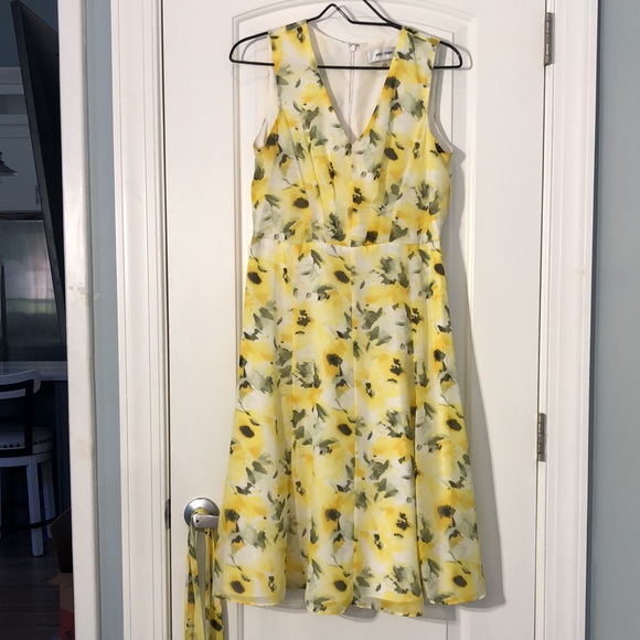 Yellow flowers dress - Picture 3 of 4